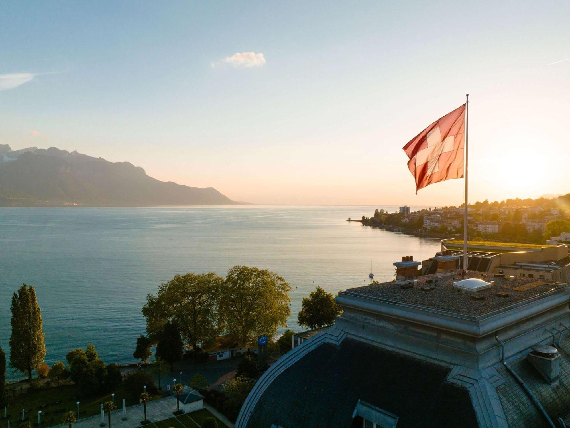 Fairmont Le Montreux Palace Exterior photo