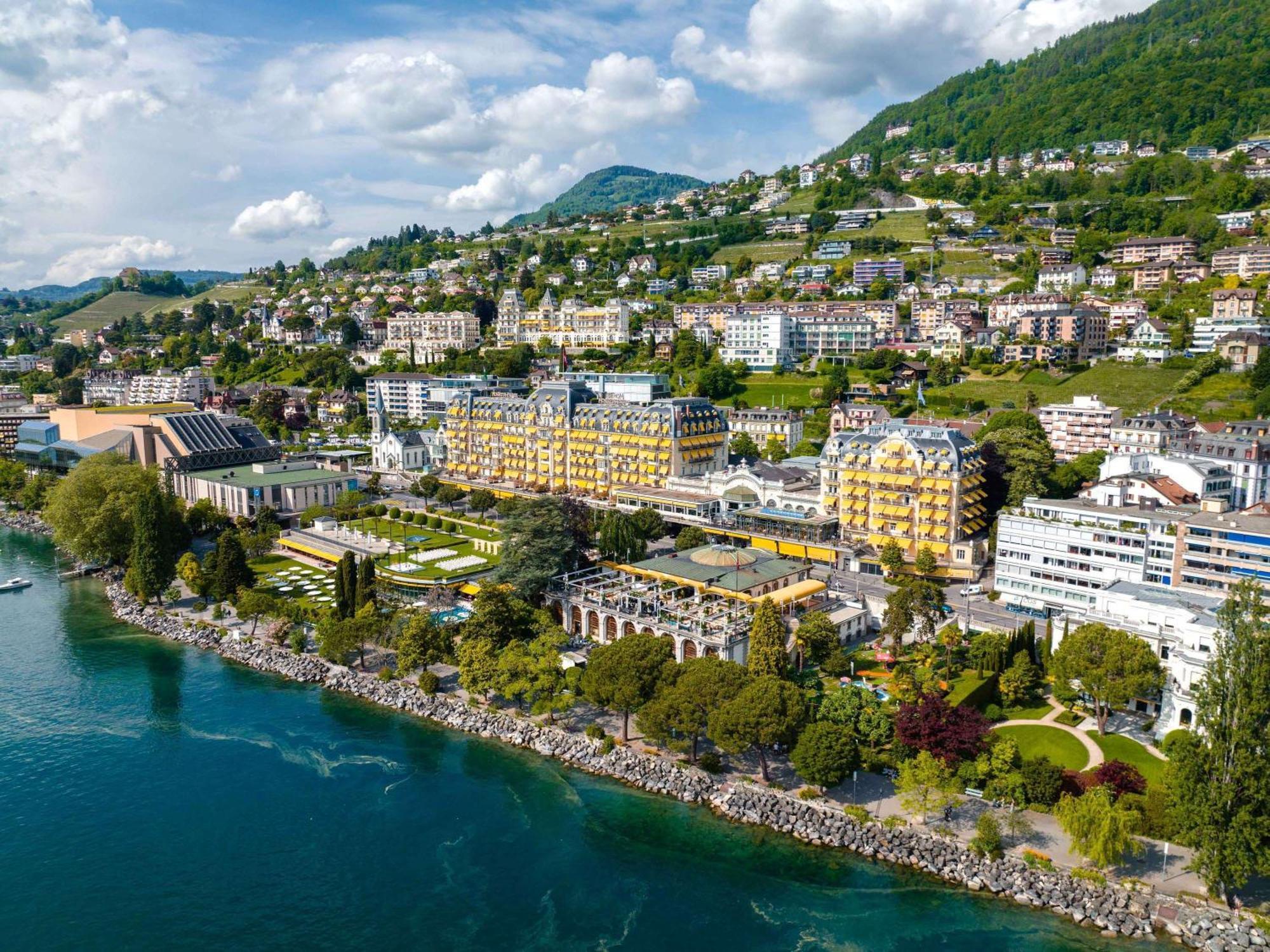 Fairmont Le Montreux Palace Exterior photo
