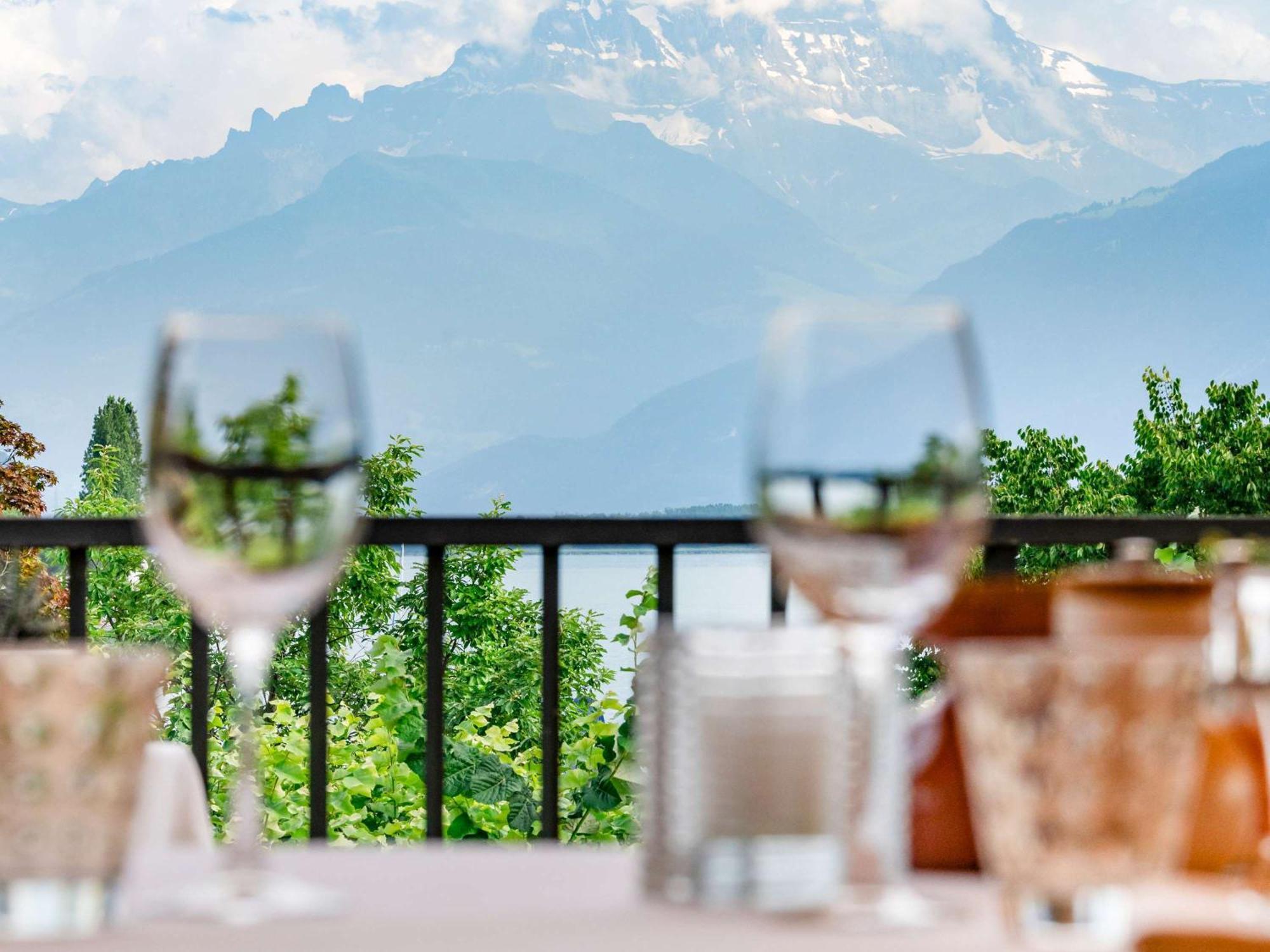 Fairmont Le Montreux Palace Exterior photo