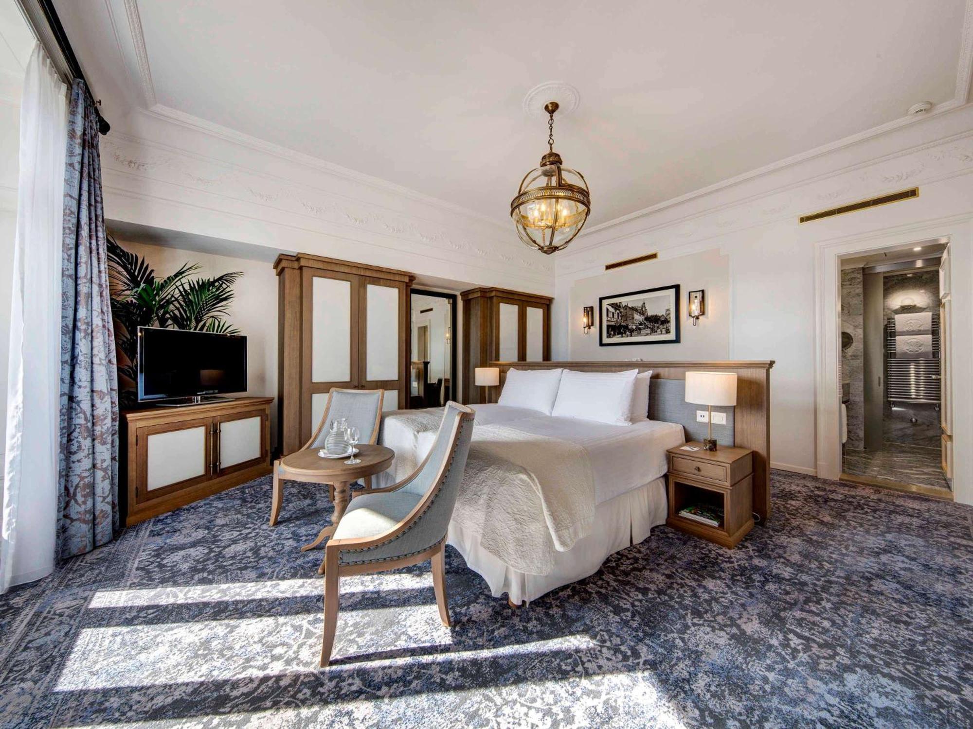 Fairmont Le Montreux Palace Exterior photo