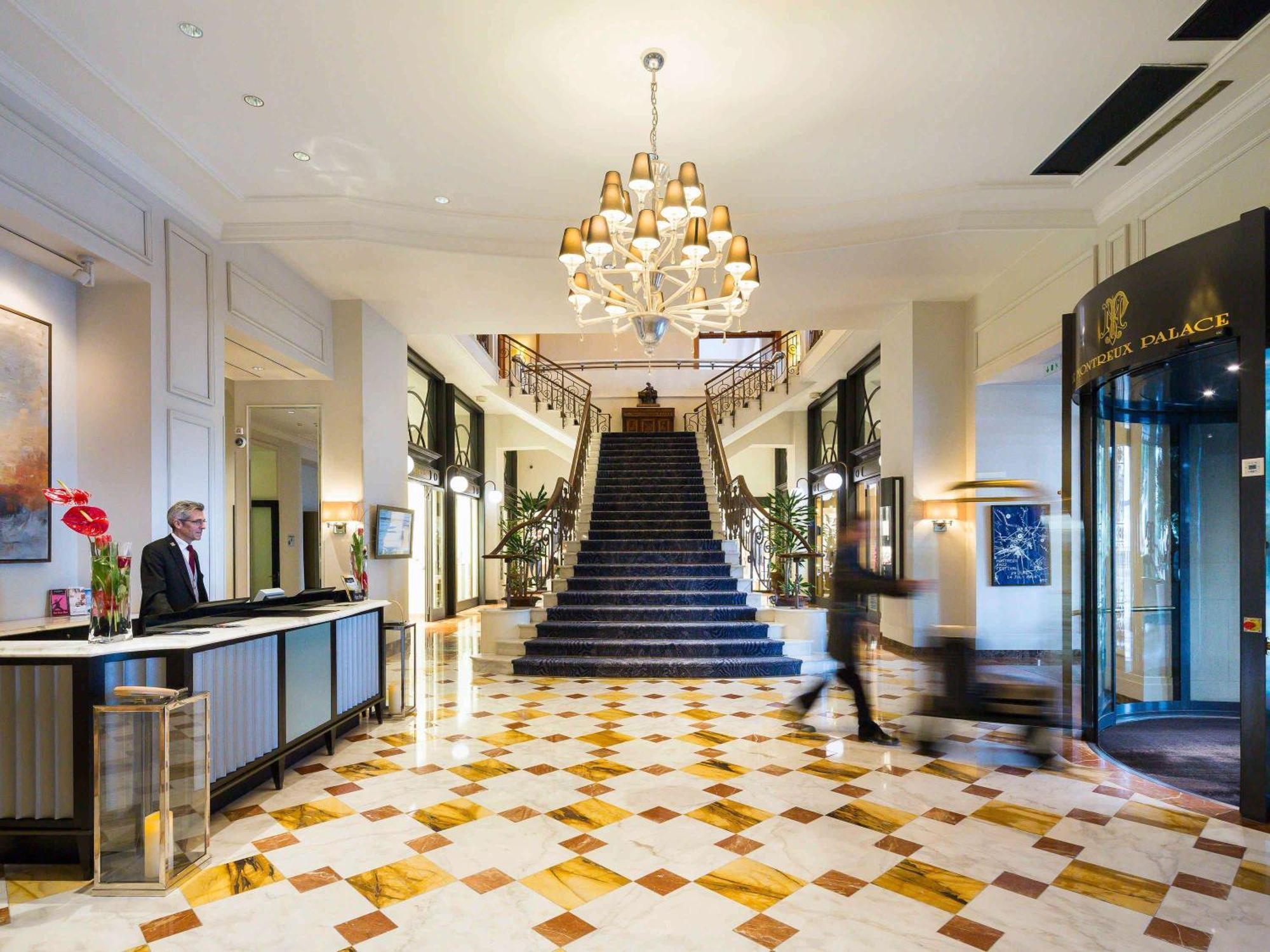 Fairmont Le Montreux Palace Exterior photo